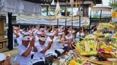 Ngaturang Muspayang Bakti Upacara Pekideh ring Pura Peninjoan Besakih